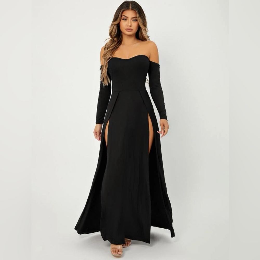 Black sleeveless dress